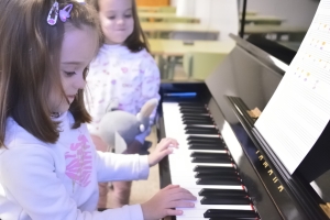 beneficios de la educación musical temprana